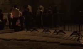 #شاهد مستوطنون يؤدون صلوات تلمودية استفزازية قرب باب الأسباط في #القدس المحتلة