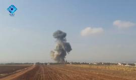 اللحظات الأولى للغارات الجوية على مدينة #الاتارب والحرائق التي نشبت في المدينة