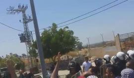 #شاهد أجهزة أمن السلطة تمنع مسيرة تضامنية مع الأسرى من الوصول الى منطقة مصانع جيشوري في مدينة طولكرم أمس