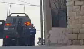 قوات الاحتلال تعتقل 5 فلسطينيين من قرية دير نظام شمال غرب رام الله 
تصوير مجاهد التميمي