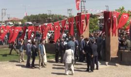 الرئيس التركي #أردوغان يزور قبور شهداء معركة  "ملاذكرد" التي انتصر فيها الأتراك على الإمبراطورية البيزنطية وأسست المعركة لميلاد #تركيا