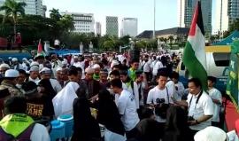 #شاهد من العاصمة الإندونيسية جاكرتا ومند ساعات الصباح الباكر، بدء التجمع لمسيرة مليونية دعماً ونصرةً للقدس