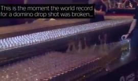 #شاهد تحطيم الرقم القياسي في دبي ودخول موسوعة غينتس بـ (6148) كأس من الويسكي حيث استمر العمل على هذا الحدث وترتيب الكؤوس (5) شهور، بواقع (12) ساعة عمل يومية