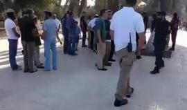 بحماية أمنية مشددة.. 

#شاهد عشرات المستوطنين يقتحمون الأقصى في ما يسمى ذكرى "خراب الهيكل"