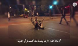 #شاهد| مسن تركي يصرخ والطيران الحربي فوق رأسه وسط #إسطنبول .. ماذا قال ؟!