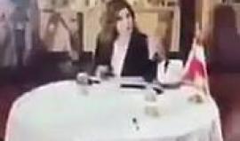 مقطع مسرب قبل لقاء #سعد_الحريري..  الإعلامية اللبنانية  تطلب من مسؤول سعودي وتقول له: "ما زال في انترنت أعطوه التليفون"، فيرد عليها بنبرة عالية: "تلفون ما أعطيه"، فترد عليه بولا يعقوبيان بخجل: "طيب شكرا".