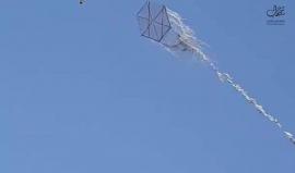 #شاهد
شبان يرسلون طائرة ورقية مع مادة حارقة شرق جباليا في قطاع غزة.