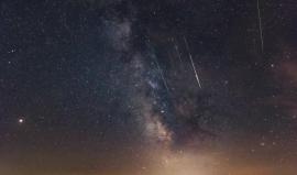 مشهد جميل .. 

#فيديو شهب "البرشاويات" غزت سماء "النصف الشمالي من الكرة الأرضية" الليلة الماضية