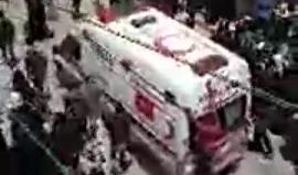 #فيديو للجماهير المشاركة في تشييع جثمان الشهيدة المسعفة رزان النجار في خانيونس جنوب القطاع

تصوير: حسن إصليح