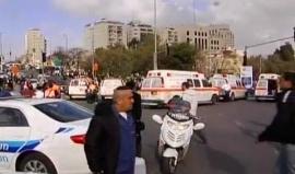 فيديو للحظات الأولى التي أعقبت العملية ..

الاحتلال يعلن عن مصرع مستوطنة أصيبت قبل 6 سنوات في عملية تفجير بمحطة الحافلات المركزية بالقدس المحتلة
حيث قتل في لحظة العملية مستوطنة صهيونية وأصيب 38 آخرون (يديعوت)