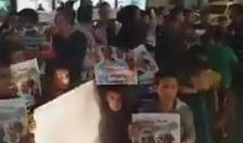 .#شاهد مظاهرة في نابلس تضامناً مع المعتقل لدى السلطة جاد حميدان أكد كوادر كتائب أبو علي مصطفى المضرب في سجن جنيد للمطالبة بالإفراج عنه بعد 8 سنوات من الاعتقال.