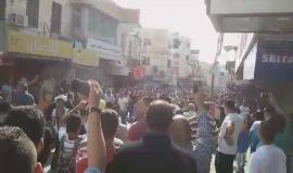 #شاهد  .. هتافات ضد السلطة تطالب برحيل رئيس حكومة التوافق رامي الحمدالله خلال مسيرة تشييع جثمان المواطن أحمد عز حلاوة في نابلس والذي قضى الثلاثاء الماضي تحت التعذيب على يد عناصر أمن السلطة بعد اعتقاله في سجن جنيد .