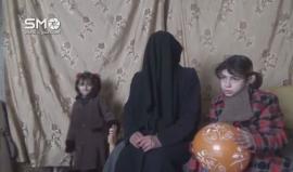 "تسنيم" طفلة #سورية ذات الـ 6 سنوات من مدينة #دوما مريضة بالسرطان، بدأت معاناتها مع بدء معاناة #الغوطة_الشرقية، كان لاستشهاد أبيها الأثر الأكبر في نكسة علاجها وزاد المرض مع قصف منزلها من قبل الطيران #الروسي 

(الهيئة السورية)