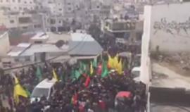 #شاهد جنازة الشهيد فارس البايض " 16 عاما" من مستشفى رام الله متجهة الى مسقط رأسه مخيم الجلزون.
يذكر أنه ارتقى ظهر اليوم متأثرا بجراح اصيب برصاص الاحتلال خلال مواجهات في تشرين الاول أكتوبر الماضي .