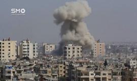 مشاهد للقصف العنيف من قبل قوات النظام السوري على حي الوعر المحاصر في مدينة #حمص