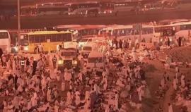 #بث_مباشر: استمرار نفير حجاج بيت الله الحرام من جبل #عرفة إلى #مزدلفة بعد أداء ركن الحج الأكبر