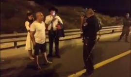 #شاهد من مكان إطلاق قوات الاحتلال النار على عدد من الشبان، والشرطي يقول إجلبوا سيارات الإسعاف لنقل جثث " المخربين"!