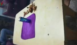 #فيديو جنود الاحتلال الاسرائيلي يقتحمون بيت الناشط في تجمع المدافعين عن حقوق الانسان في حارة جابر بالخليل ويعتدون على عائلته واطفاله ويلقون قنابل الصوت على الباب الرئسيي للمنزل