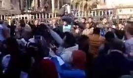 #عاجل #شاهد "يا أقصانا لا تهتم.. راح نفديك بالروح والدم".. هتافات المصريين أمام الجامع الأزهر في القاهرة نصرة للقدس ورفضا لقرار ترمب
#القدس_عاصمة_فلسطين