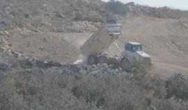 قوات الاحتلال تجرف أراضي المواطنين في بلدة دير بلوط بـ #سلفيت، منذ صباح اليوم.