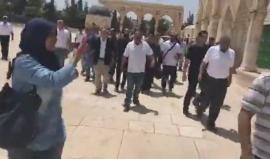 #شاهد | شرطة الاحتلال ترفض فتح باب حطة قبل قليل، وحراس المسجد الأقصى يخرجون من منه ويعلنون الاعتصام من جديد أمام باب المجلس.