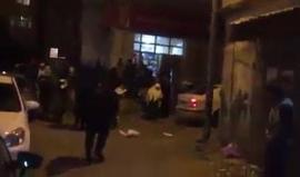 #شاهد 
ملثمون يطلقون النار في الهواء و يلقون المنشورات في مخيم الأمعري بمدينة رام الله دعما للأسرى في إضرابهم المفتوح عن الطعام الذي سيبدأ في يوم الأسير 17 نيسان.