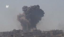 قصف الطيران الروسي وصواريخ الفيل على أحياء درعا البلد بمدينة درعا .
تصوير نبأ