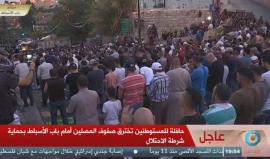 #مباشر.. المقدسيون يؤدون صلاة المغرب أمام باب الأسباط