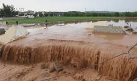 فيضان يغمر شوارع وأراضي في مدينة أعزاز شمال #حلب بسبب غزارة تساقط الأمطار