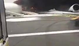 #فيديو : لحظة تعرض طائرة تابعة لطيران الإمارات قادمة لدى هبوطها في مطار دبي.