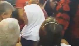 والدة الشهيد مصباح أبو صبيح منفذ عملية القدس تستقبل المهنئين باستشهاد نجلها أمام منزله في بلدة الرام في القدس المحتلة .. تصوير لمى أبو غوشة
#مصباح_القدس