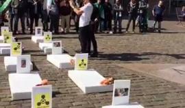 وقفة في أمستردام من أجل أرواح شهداء القصف الأسدي الكيماوي لخان شيخون 
تصوير : Emad Alheraki