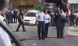 #شاهد .. سيارة منفذ عملية إطلاق النار بالقدس المحتلة والذي ارتقى في اشتباك مسلح ومطاردته من قوات الاحتلال بعدما أصاب 8 مستوطنين حالة 3 منهم حرجة ، من بينهم جندي من الوحدة الخاصة الصهيونية .