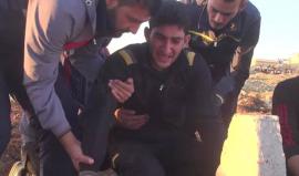 قهر الرجال .. 
أب سوري فقد عائلته في مجزرة كيماوي خان شيخون بريف #إدلب فقال:" أطفالي أنا مو أول أطفال بيستشهدوا .. بس حلوين كتيير.. هنن وأمهن "