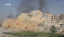 #شاهد .. قصف عنيف جدا بعشرات الصواريخ استهدف الأحياء السكنية في مدينة #داريا بريف دمشق . 

الهيئة السورية للإعلام