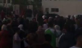 #شاهد 
عائلات الأسرى يحاولون الوصول لضريح الرئيس ياسر عرفات والأجهزة الأمنية تمنعهم 
#إضراب_الكرامة