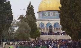 نحو 25 ألفا يؤدون صلاة الجمعة في المسجد الأقصى المبارك.