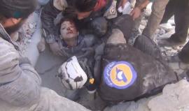 #حلب - مشهد قاسي لانقاذ الدفاع المدني لطفل في حي باب النيرب