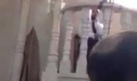 #فيديو خطبة الجمعة في مدينة أم الفحم.. 10 كلمات فقط!

لم تزد خطبة الجمعة في مسجد "حي الشرفة" بمدينة أم الفحم بالداخل المحتل عن 10 كلمات، لكنها كانت كافية للفت انتباه المصلين الحاضرين إلى حال مدينتهم المتردي.

وعمل خطيب الجمعة الشيخ أحمد محاميد (أبو بكر) ب