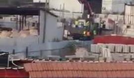 #شاهد جرافات الاحتلال تهدم عددا من المحال التجارية في بلدة برطعة في الداخل المحتل صباح اليوم