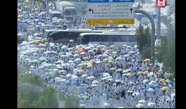 #شاهد حجاج بيت الله يصعدون لعرفات لأداء ركن الحج الأعظم