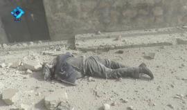 مشهد مؤثر .. ضحايا القصف الجوي على حي الأنصاري الشرقي في #حلب المحاصرة