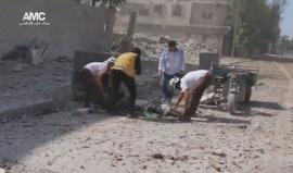 اللحظات الأولى للقصف الجوّي الذي استهدف حي الصالحين في #حلب 
مركز حلب الاعلامي