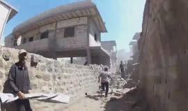#شاهد فرق الدفاع المدني وهي تقوم بانتشال المدنيين من تحت الأنقاض نتيجة الغارات الجوية على مدينة تلدو السورية