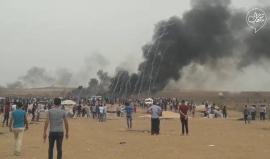 #عاجل قوات الاحتلال تطلق النار وقنابل الغاز بشكل عشوائي تجاه المتظاهرين شرق جباليا شمال قطاع غزة . 
تصوير أحمد خلة