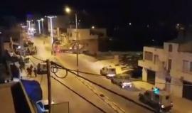 #شاهد
أعداد كبيرة من قوات الاحتلال وجرافة عسكرية أمام منزل الأسير خالد مخامرة في يطا جنوب الخليل.