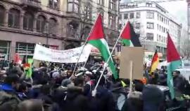 #شاهد #مباشر مظاهرة في مدينة فرانكفورت الالمانية رفضا لقرار ترامب إعلان القدس عاصمة للكيان الإسرائيلي. #القدس_عاصمة_فلسطين
