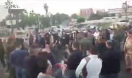 موالون للنظام السوري في #دمشق يرقصون دعما للنظام بعد الضربات العسكرية