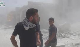 مشاهد مروعة .. 
اللحظات الأولى من المجزرة التي أرتكبها الطيران الحربي في مدينة #إدلب السورية وأسفرت عن ارتقاء عشرات الشهداء والجرحى 
(معاذ الشامي)