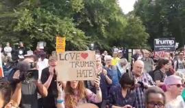 #مباشر #لندن #ترمب 
مظاهرة ضد زيارة ترمب الى لندن